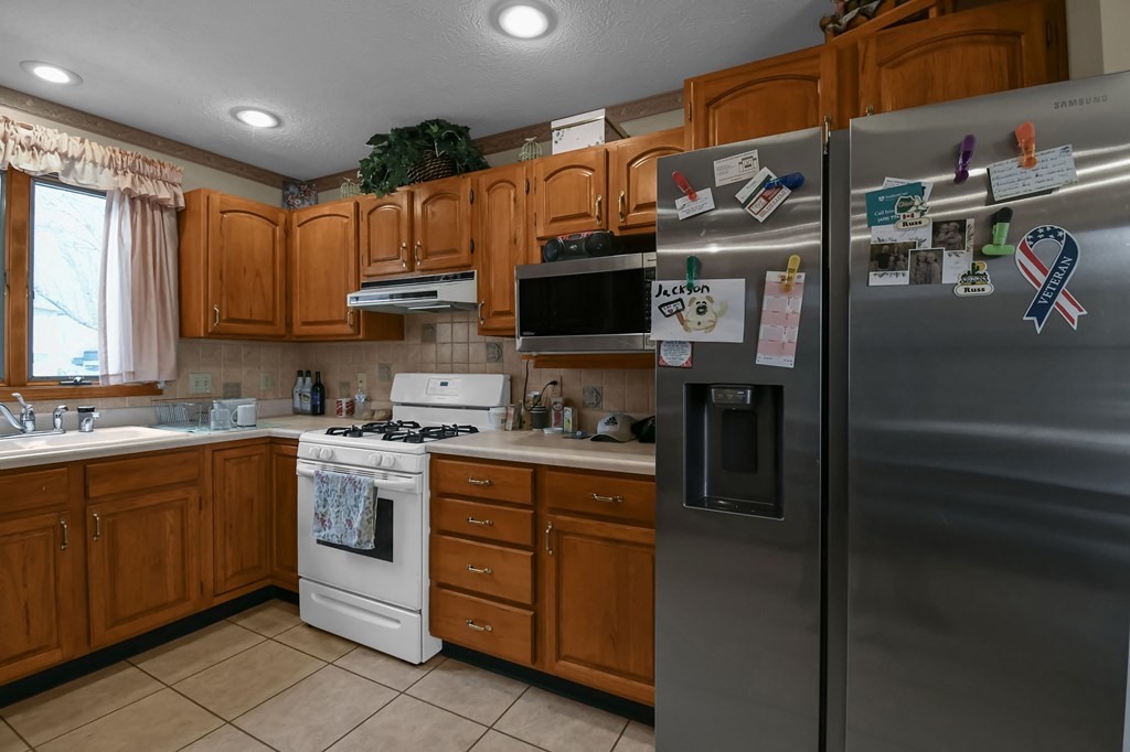 930 W Linden Circle, Mansfield, Ohio 44906, 3 Bedrooms Bedrooms, ,2 BathroomsBathrooms,Residential,For Sale,Linden Circle,9072823