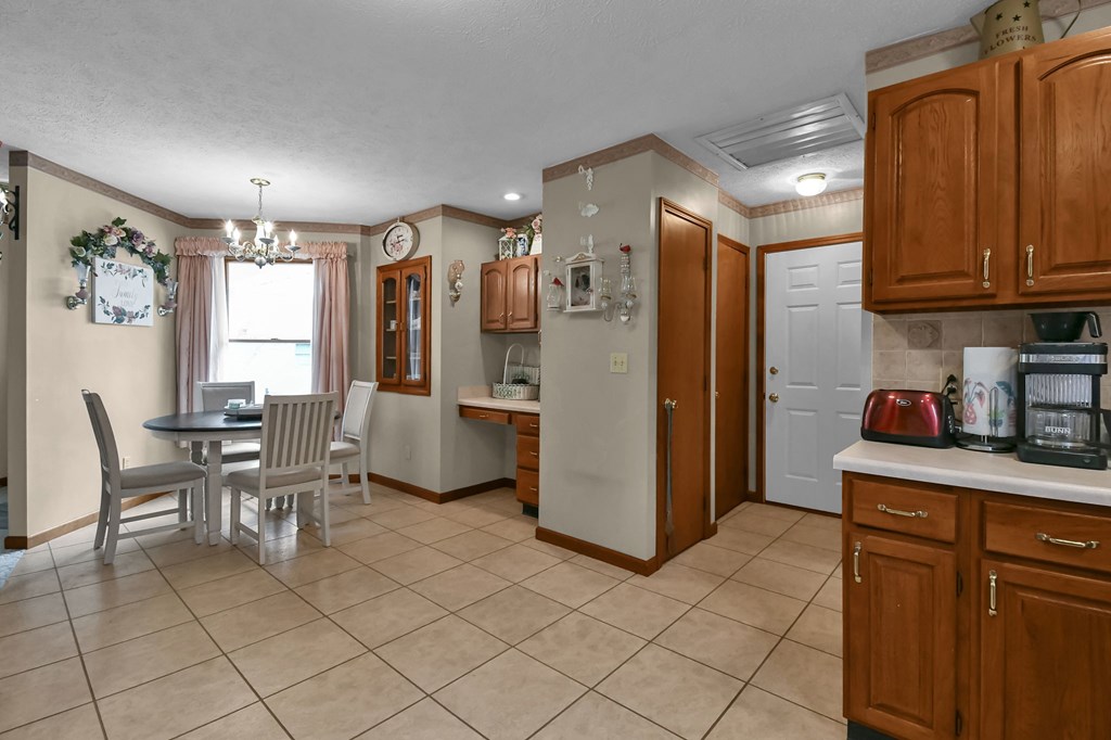 930 W Linden Circle, Mansfield, Ohio 44906, 3 Bedrooms Bedrooms, ,2 BathroomsBathrooms,Residential,For Sale,Linden Circle,9072823