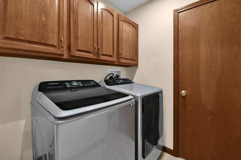 930 W Linden Circle, Mansfield, Ohio 44906, 3 Bedrooms Bedrooms, ,2 BathroomsBathrooms,Residential,For Sale,Linden Circle,9072823