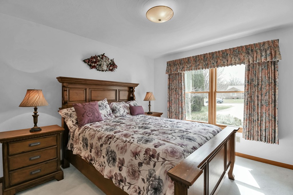 930 W Linden Circle, Mansfield, Ohio 44906, 3 Bedrooms Bedrooms, ,2 BathroomsBathrooms,Residential,For Sale,Linden Circle,9072823