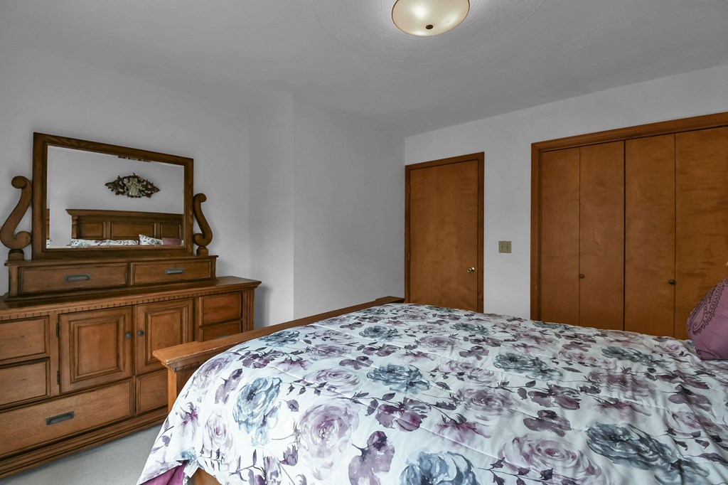 930 W Linden Circle, Mansfield, Ohio 44906, 3 Bedrooms Bedrooms, ,2 BathroomsBathrooms,Residential,For Sale,Linden Circle,9072823