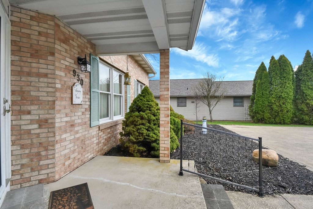 930 W Linden Circle, Mansfield, Ohio 44906, 3 Bedrooms Bedrooms, ,2 BathroomsBathrooms,Residential,For Sale,Linden Circle,9072823