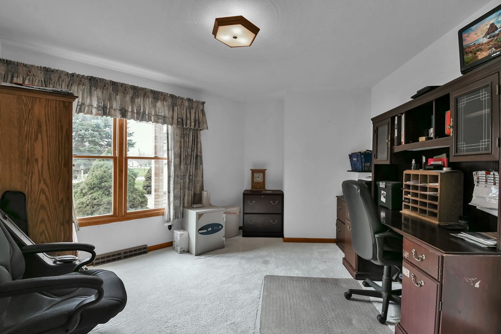 930 W Linden Circle, Mansfield, Ohio 44906, 3 Bedrooms Bedrooms, ,2 BathroomsBathrooms,Residential,For Sale,Linden Circle,9072823