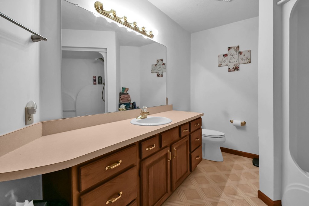 930 W Linden Circle, Mansfield, Ohio 44906, 3 Bedrooms Bedrooms, ,2 BathroomsBathrooms,Residential,For Sale,Linden Circle,9072823