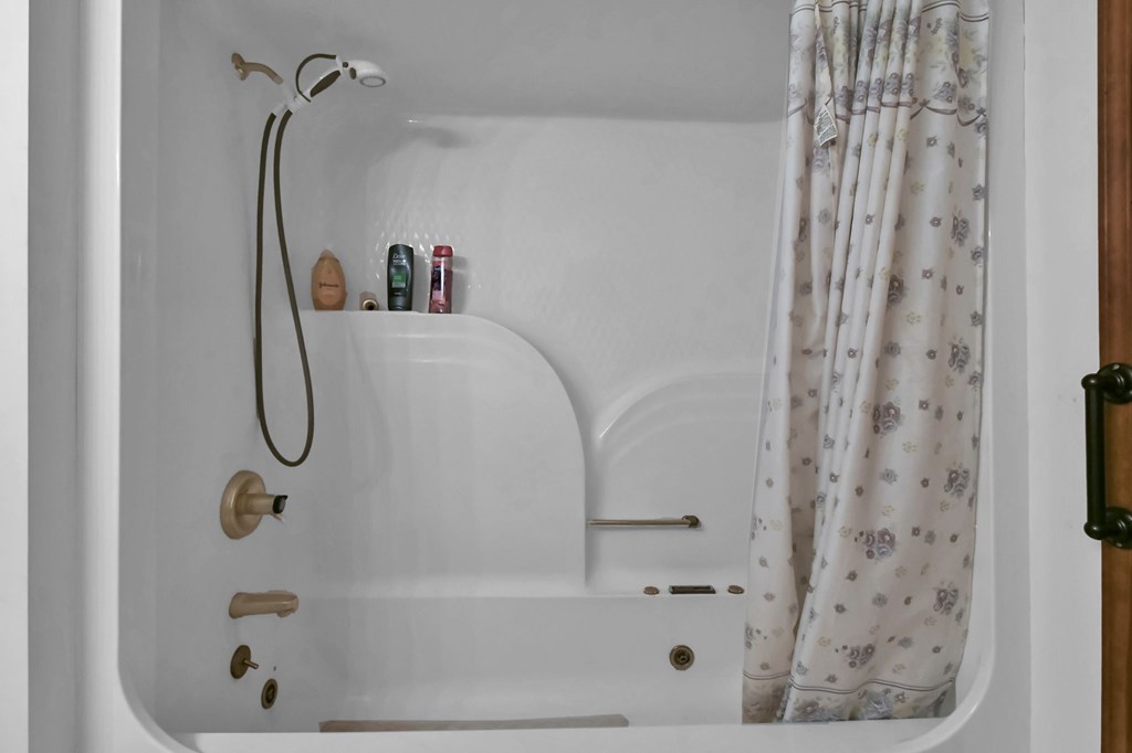 930 W Linden Circle, Mansfield, Ohio 44906, 3 Bedrooms Bedrooms, ,2 BathroomsBathrooms,Residential,For Sale,Linden Circle,9072823