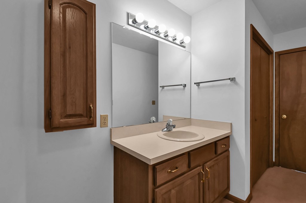 930 W Linden Circle, Mansfield, Ohio 44906, 3 Bedrooms Bedrooms, ,2 BathroomsBathrooms,Residential,For Sale,Linden Circle,9072823