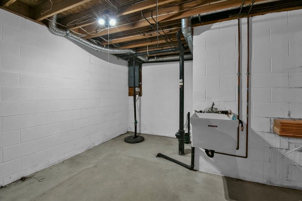 930 W Linden Circle, Mansfield, Ohio 44906, 3 Bedrooms Bedrooms, ,2 BathroomsBathrooms,Residential,For Sale,Linden Circle,9072823