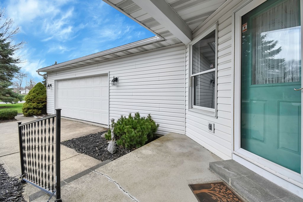 930 W Linden Circle, Mansfield, Ohio 44906, 3 Bedrooms Bedrooms, ,2 BathroomsBathrooms,Residential,For Sale,Linden Circle,9072823