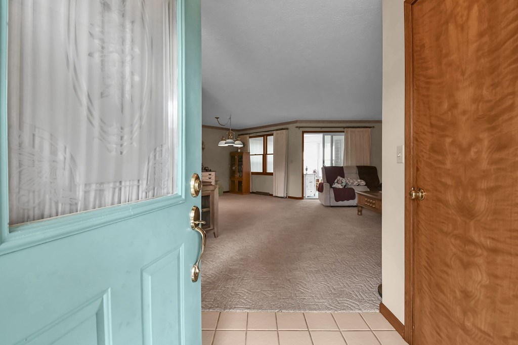 930 W Linden Circle, Mansfield, Ohio 44906, 3 Bedrooms Bedrooms, ,2 BathroomsBathrooms,Residential,For Sale,Linden Circle,9072823