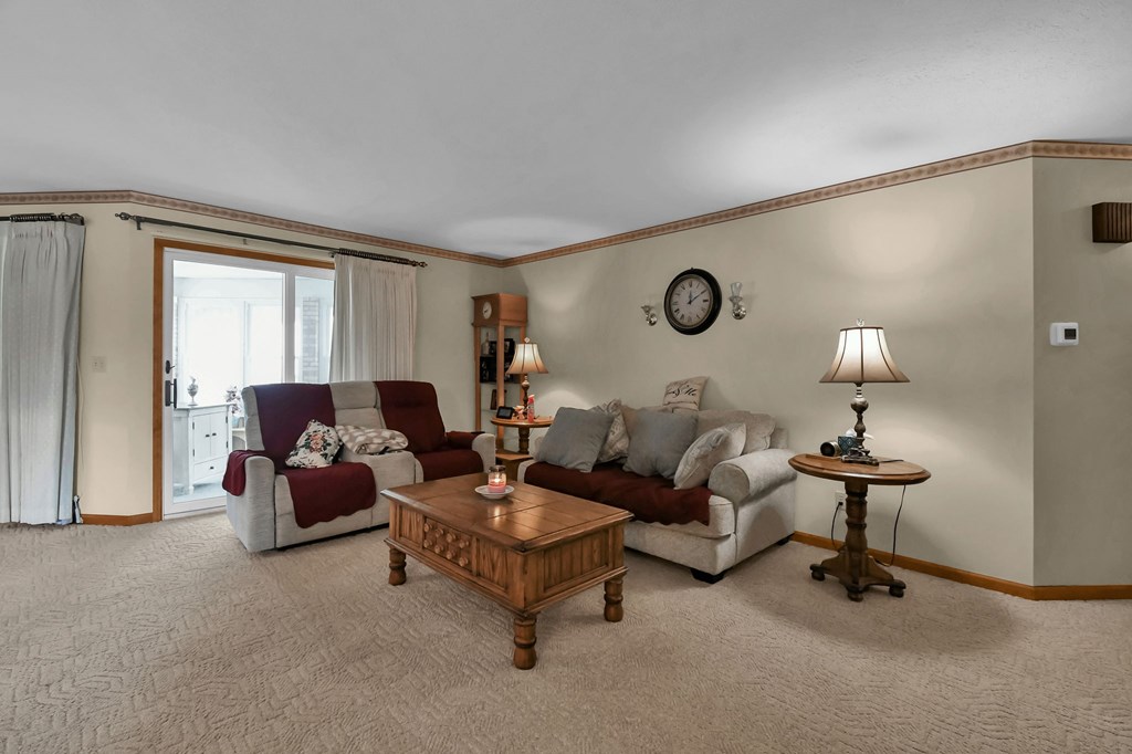 930 W Linden Circle, Mansfield, Ohio 44906, 3 Bedrooms Bedrooms, ,2 BathroomsBathrooms,Residential,For Sale,Linden Circle,9072823