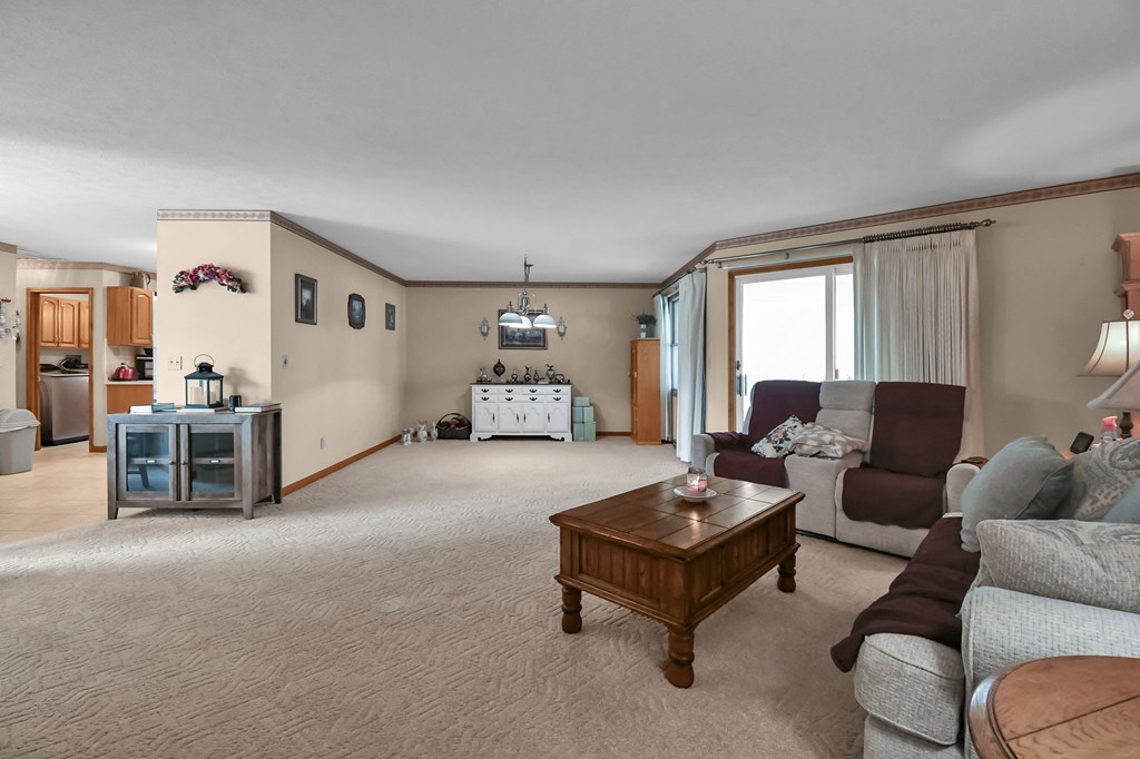 930 W Linden Circle, Mansfield, Ohio 44906, 3 Bedrooms Bedrooms, ,2 BathroomsBathrooms,Residential,For Sale,Linden Circle,9072823