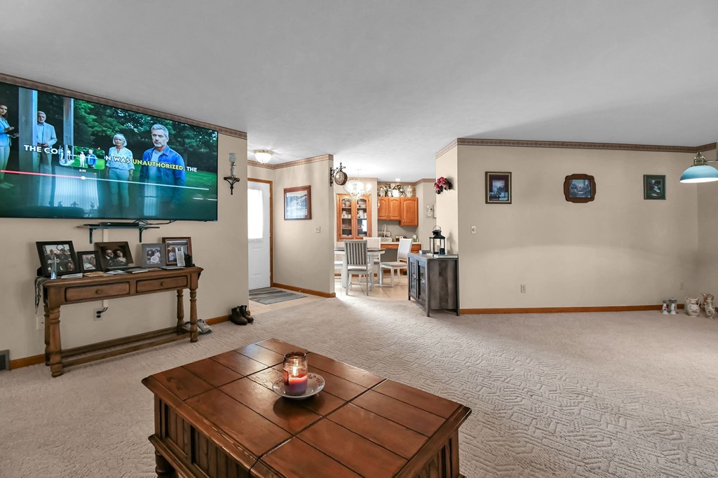 930 W Linden Circle, Mansfield, Ohio 44906, 3 Bedrooms Bedrooms, ,2 BathroomsBathrooms,Residential,For Sale,Linden Circle,9072823