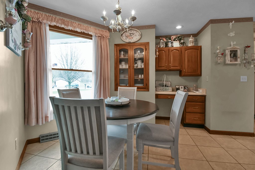 930 W Linden Circle, Mansfield, Ohio 44906, 3 Bedrooms Bedrooms, ,2 BathroomsBathrooms,Residential,For Sale,Linden Circle,9072823