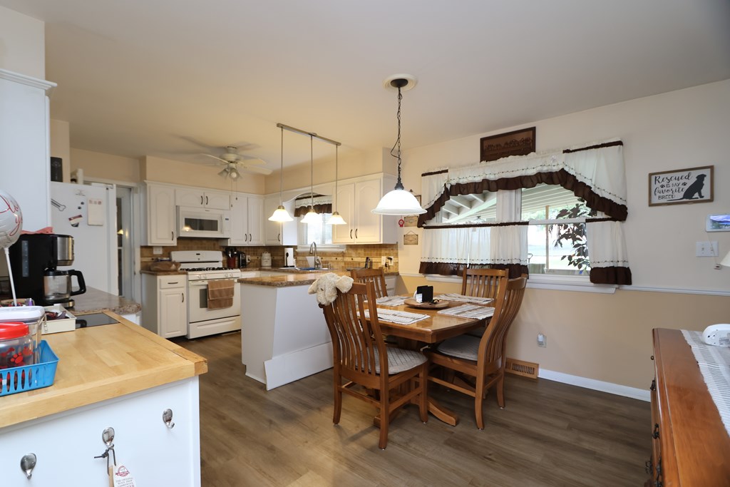 86 Sherbrook Road, Mansfield, Ohio 44907, 3 Bedrooms Bedrooms, ,2 BathroomsBathrooms,Residential,For Sale,Sherbrook Road,9072847