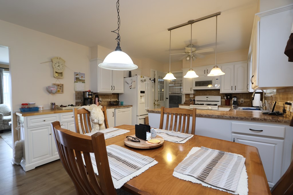 86 Sherbrook Road, Mansfield, Ohio 44907, 3 Bedrooms Bedrooms, ,2 BathroomsBathrooms,Residential,For Sale,Sherbrook Road,9072847