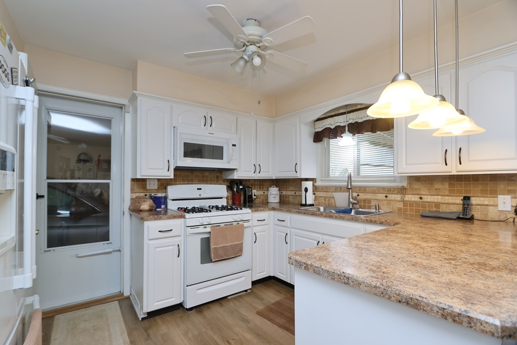 86 Sherbrook Road, Mansfield, Ohio 44907, 3 Bedrooms Bedrooms, ,2 BathroomsBathrooms,Residential,For Sale,Sherbrook Road,9072847