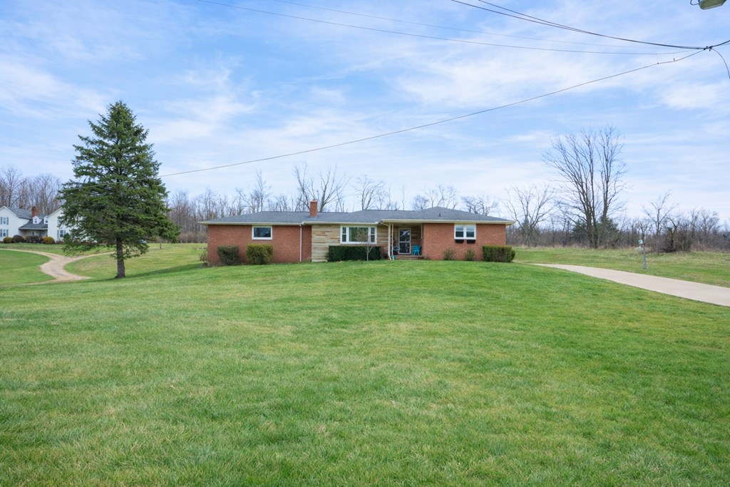 605 Twitchell Road, Mansfield, Ohio 44903, 3 Bedrooms Bedrooms, ,1 BathroomBathrooms,Residential,For Sale,Twitchell Road,9072859
