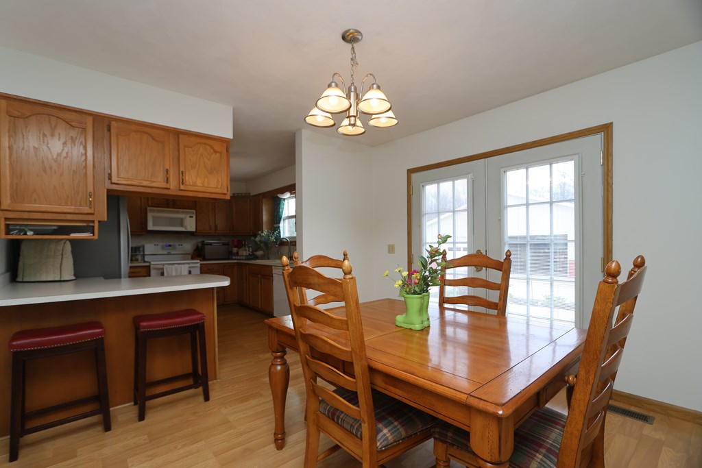 605 Twitchell Road, Mansfield, Ohio 44903, 3 Bedrooms Bedrooms, ,1 BathroomBathrooms,Residential,For Sale,Twitchell Road,9072859