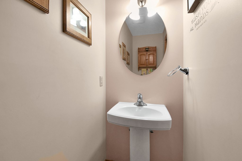 2240 Springmill West Road, Mansfield, Ohio 44903, 4 Bedrooms Bedrooms, ,2 BathroomsBathrooms,Residential,For Sale,Springmill West Road,9072861