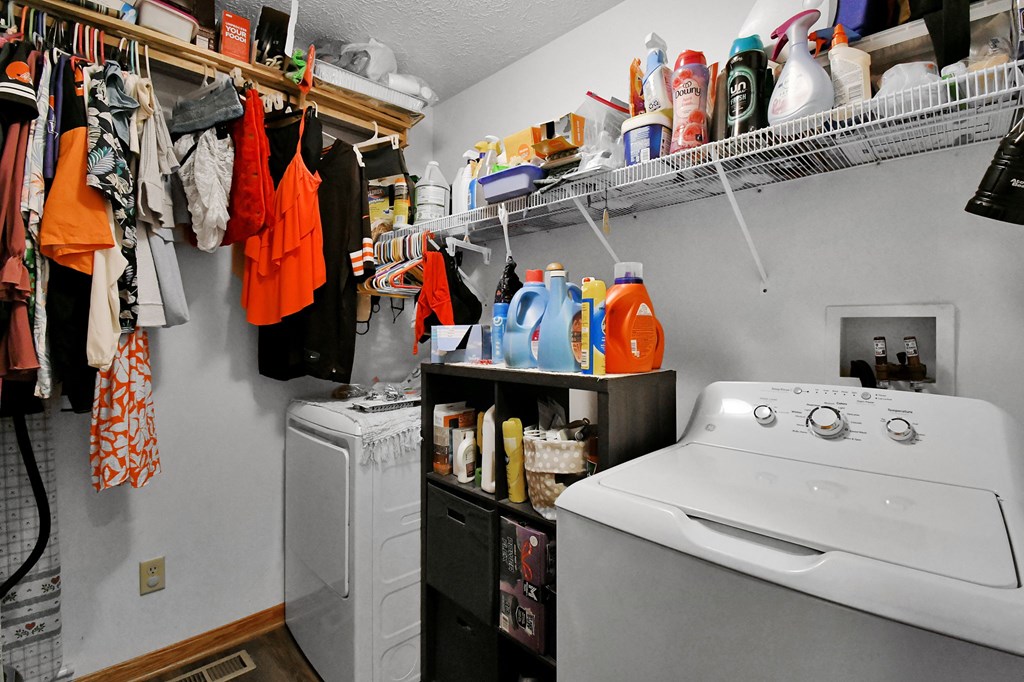 2240 Springmill West Road, Mansfield, Ohio 44903, 4 Bedrooms Bedrooms, ,2 BathroomsBathrooms,Residential,For Sale,Springmill West Road,9072861