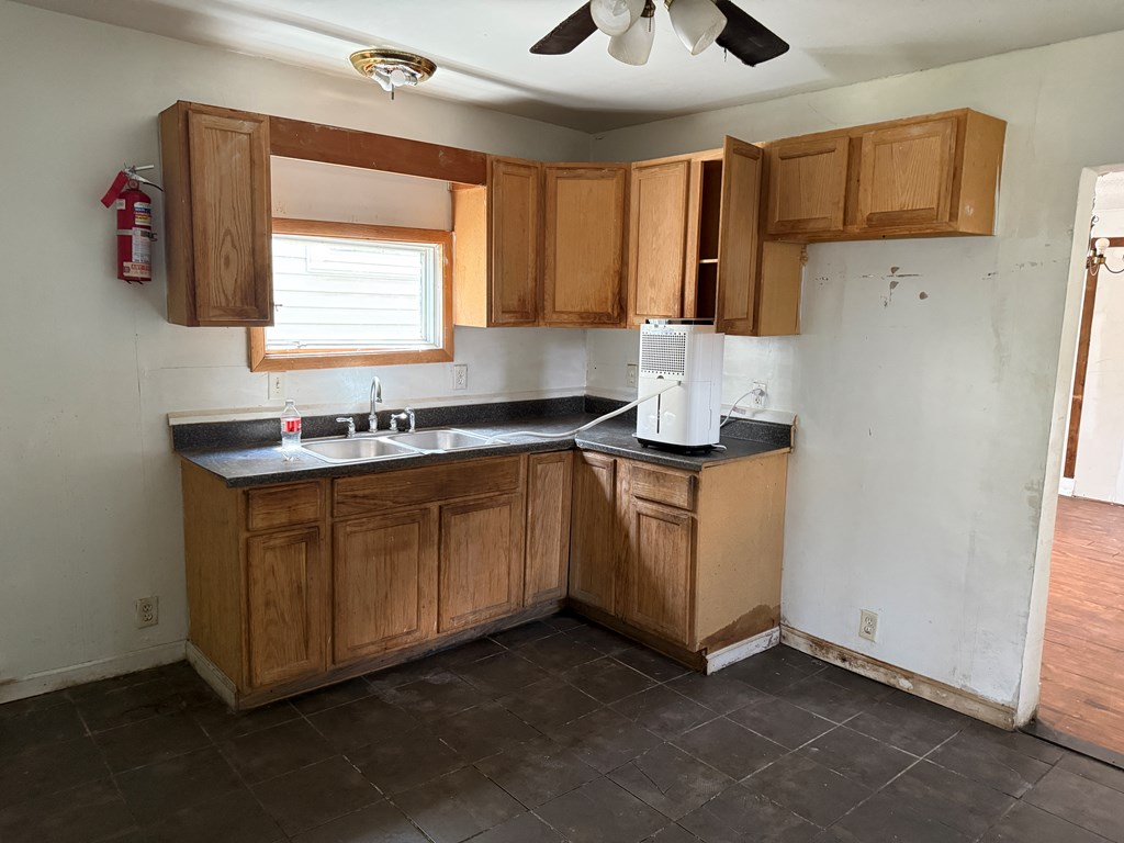 810 N 6th Street, Steubenville, Ohio 43952, 3 Bedrooms Bedrooms, ,1 BathroomBathrooms,Residential,For Sale,6th Street,9072881 810 N 6th Street, Steubenville, Ohio 43952, 3 Bedrooms Bedrooms, ,1 BathroomBathrooms,Residential,For Sale,6th Street,9072881