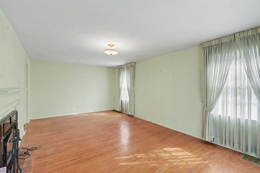 554 W Cook Road, Mansfield, Ohio 44907, 4 Bedrooms Bedrooms, ,2 BathroomsBathrooms,Residential,For Sale,Cook Road,9072905