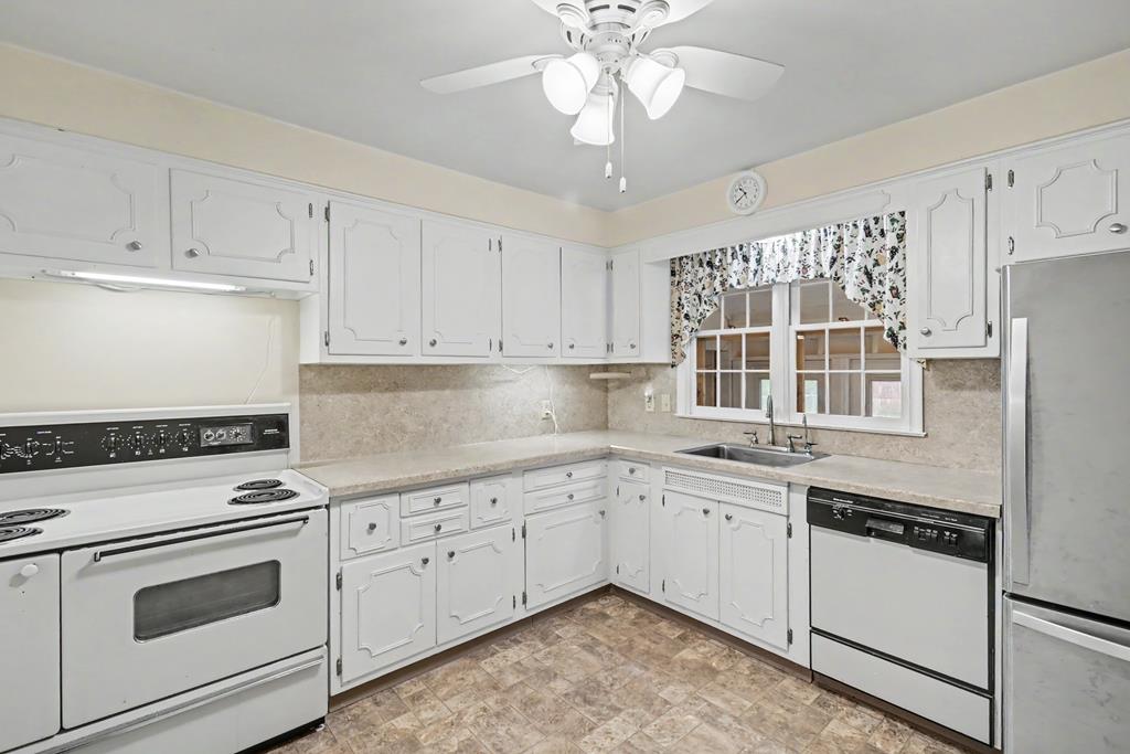 554 W Cook Road, Mansfield, Ohio 44907, 4 Bedrooms Bedrooms, ,2 BathroomsBathrooms,Residential,For Sale,Cook Road,9072905