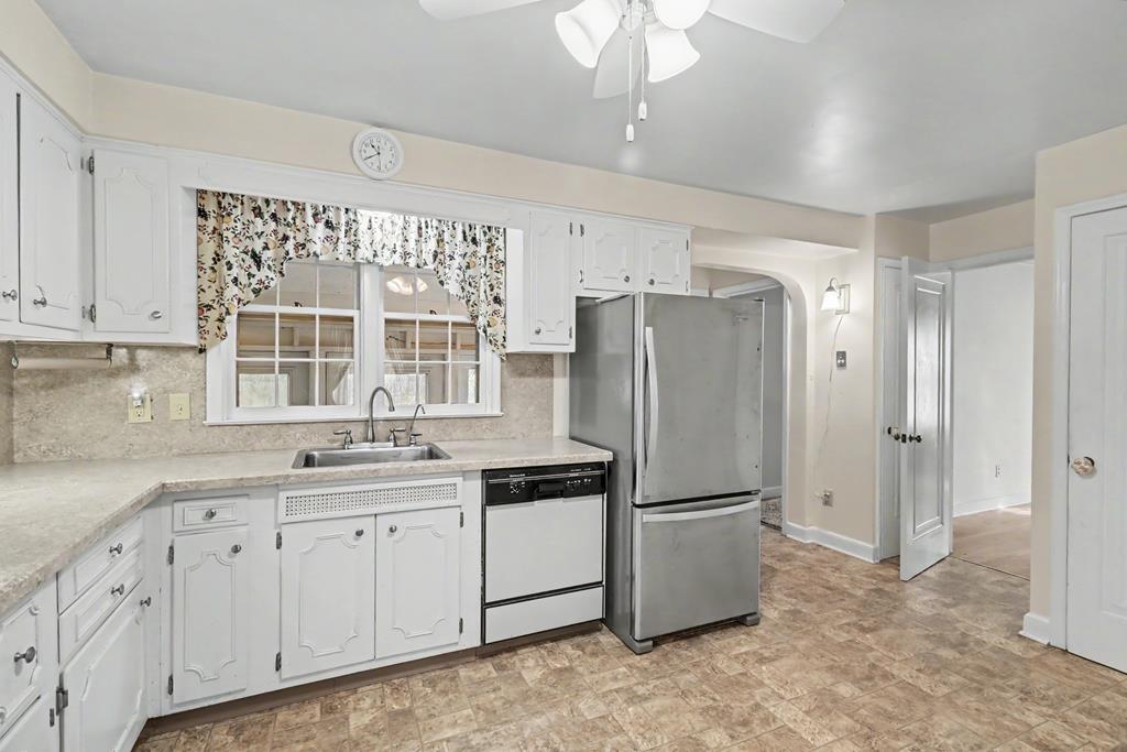 554 W Cook Road, Mansfield, Ohio 44907, 4 Bedrooms Bedrooms, ,2 BathroomsBathrooms,Residential,For Sale,Cook Road,9072905