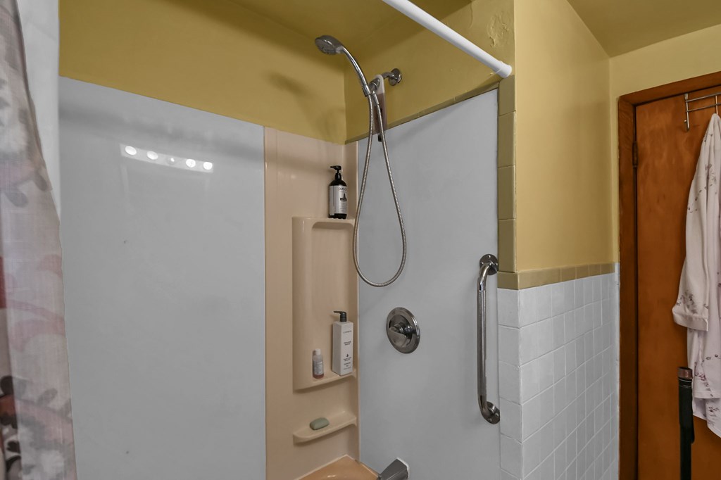 266 N Illinois Ave, Mansfield, Ohio 44905, 2 Bedrooms Bedrooms, ,1 BathroomBathrooms,Residential,For Sale,Illinois Ave,9072907