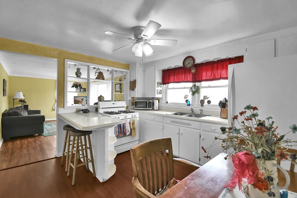 266 N Illinois Ave, Mansfield, Ohio 44905, 2 Bedrooms Bedrooms, ,1 BathroomBathrooms,Residential,For Sale,Illinois Ave,9072907