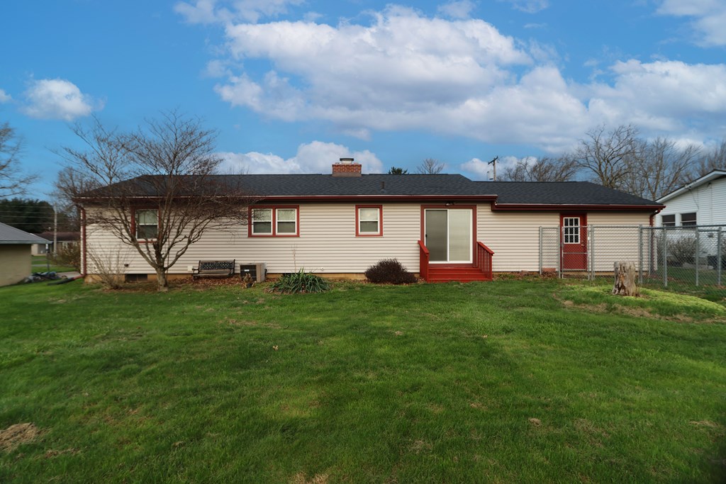 125 Hilltop Road, Ontario, Ohio 44906, 3 Bedrooms Bedrooms, ,1 BathroomBathrooms,Residential,For Sale,Hilltop Road,9072918