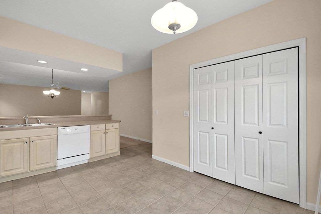 102 Roth Court, Bellevue, Ohio 44811, 3 Bedrooms Bedrooms, ,2 BathroomsBathrooms,Residential,For Sale,Roth Court,9072924