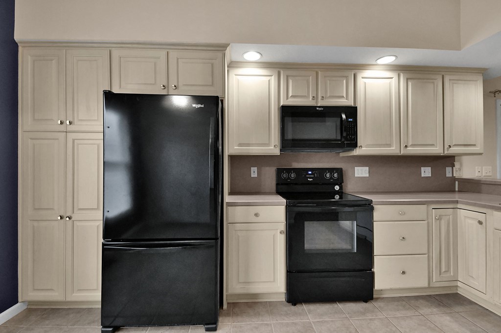 102 Roth Court, Bellevue, Ohio 44811, 3 Bedrooms Bedrooms, ,2 BathroomsBathrooms,Residential,For Sale,Roth Court,9072924