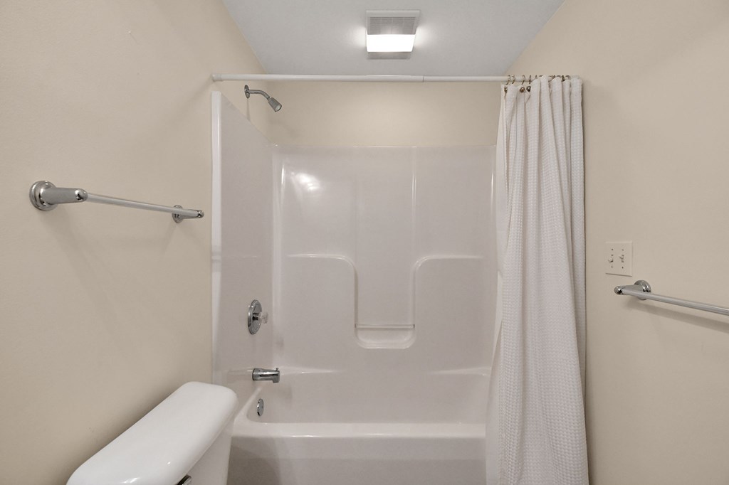 102 Roth Court, Bellevue, Ohio 44811, 3 Bedrooms Bedrooms, ,2 BathroomsBathrooms,Residential,For Sale,Roth Court,9072924