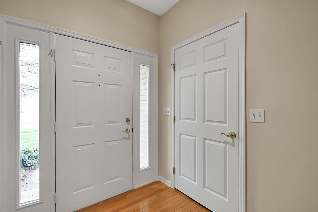 102 Roth Court, Bellevue, Ohio 44811, 3 Bedrooms Bedrooms, ,2 BathroomsBathrooms,Residential,For Sale,Roth Court,9072924