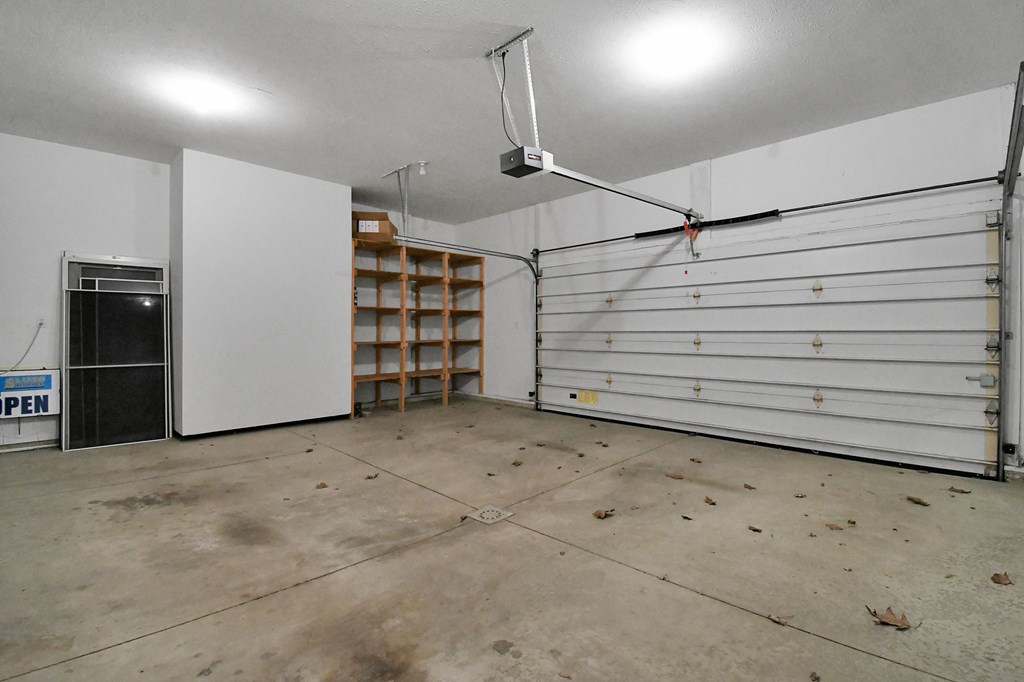 102 Roth Court, Bellevue, Ohio 44811, 3 Bedrooms Bedrooms, ,2 BathroomsBathrooms,Residential,For Sale,Roth Court,9072924