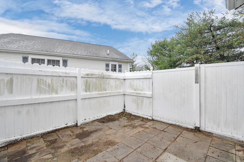 102 Roth Court, Bellevue, Ohio 44811, 3 Bedrooms Bedrooms, ,2 BathroomsBathrooms,Residential,For Sale,Roth Court,9072924