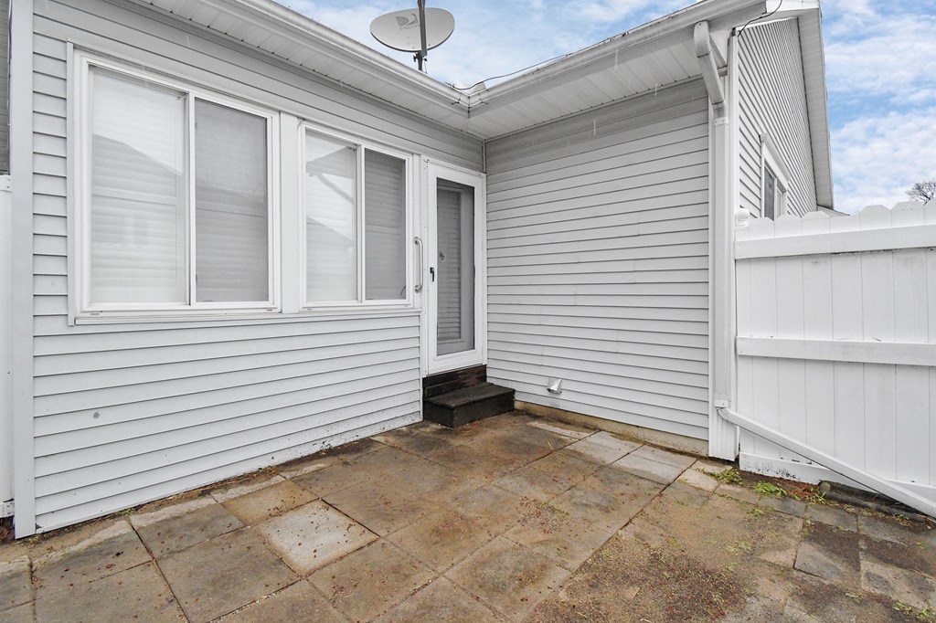 102 Roth Court, Bellevue, Ohio 44811, 3 Bedrooms Bedrooms, ,2 BathroomsBathrooms,Residential,For Sale,Roth Court,9072924