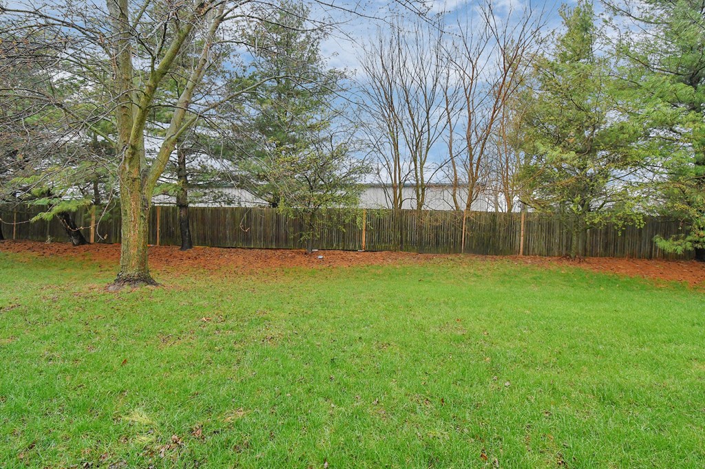 102 Roth Court, Bellevue, Ohio 44811, 3 Bedrooms Bedrooms, ,2 BathroomsBathrooms,Residential,For Sale,Roth Court,9072924