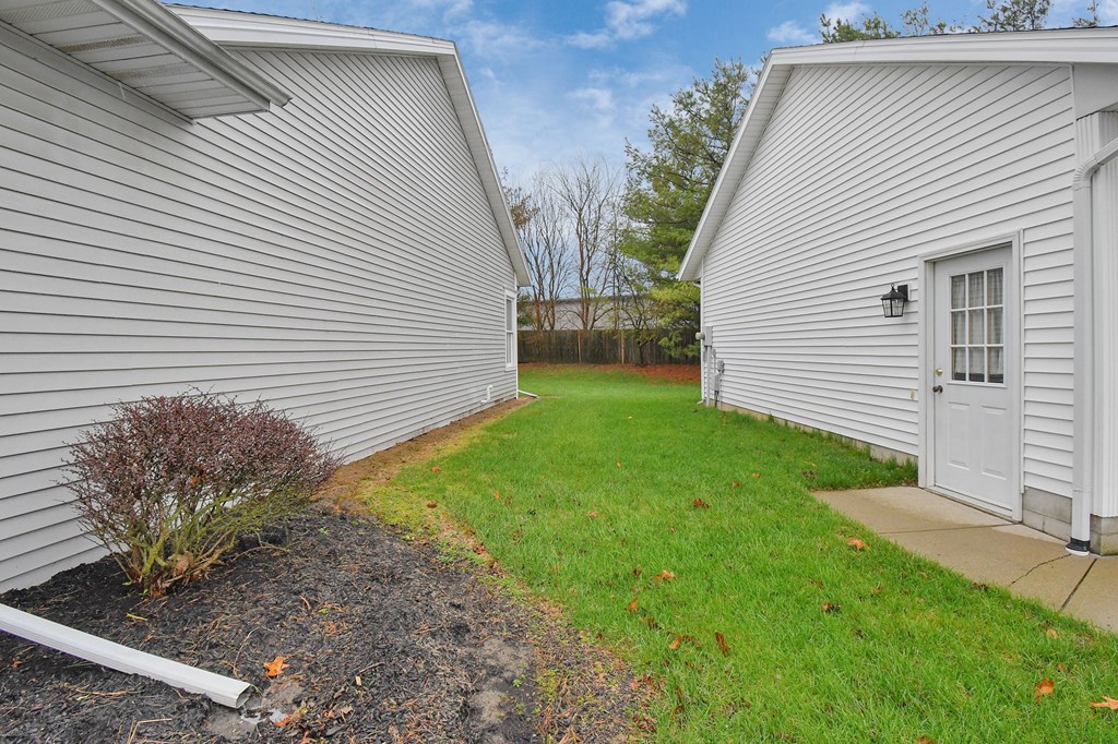 102 Roth Court, Bellevue, Ohio 44811, 3 Bedrooms Bedrooms, ,2 BathroomsBathrooms,Residential,For Sale,Roth Court,9072924