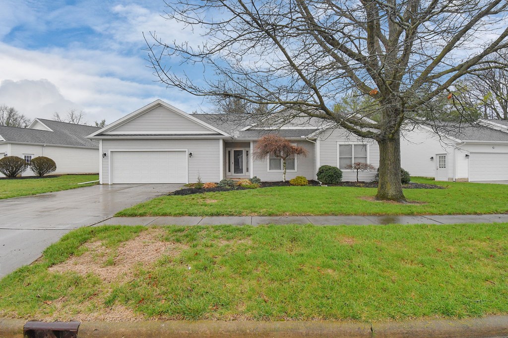 102 Roth Court, Bellevue, Ohio 44811, 3 Bedrooms Bedrooms, ,2 BathroomsBathrooms,Residential,For Sale,Roth Court,9072924