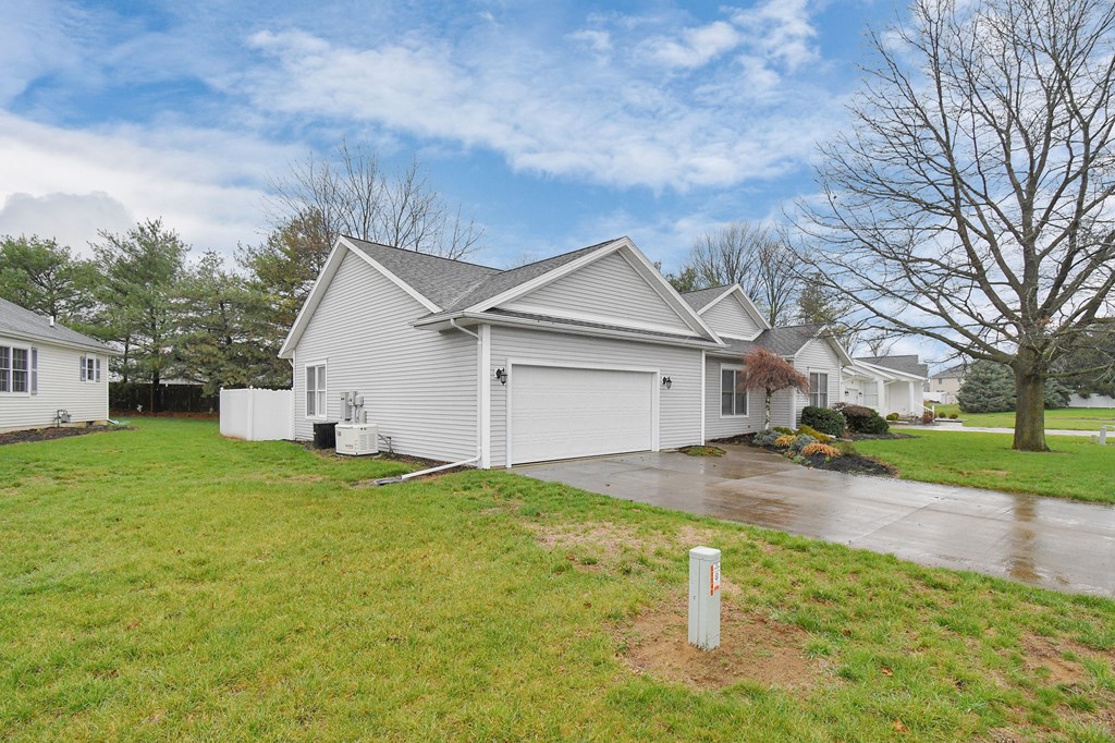 102 Roth Court, Bellevue, Ohio 44811, 3 Bedrooms Bedrooms, ,2 BathroomsBathrooms,Residential,For Sale,Roth Court,9072924