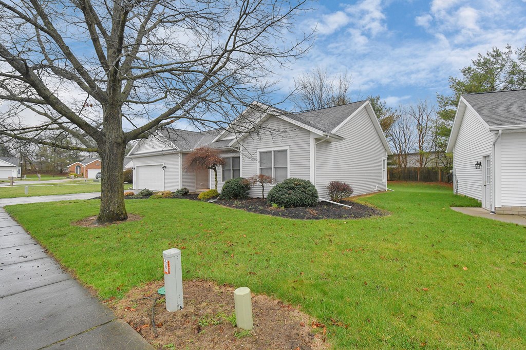 102 Roth Court, Bellevue, Ohio 44811, 3 Bedrooms Bedrooms, ,2 BathroomsBathrooms,Residential,For Sale,Roth Court,9072924