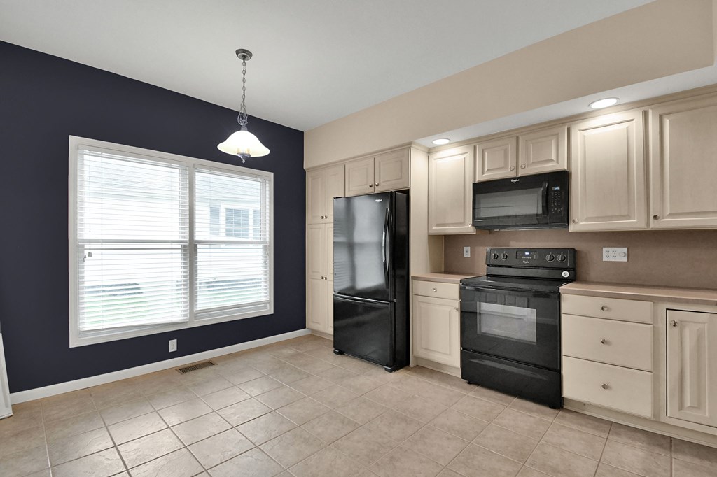 102 Roth Court, Bellevue, Ohio 44811, 3 Bedrooms Bedrooms, ,2 BathroomsBathrooms,Residential,For Sale,Roth Court,9072924