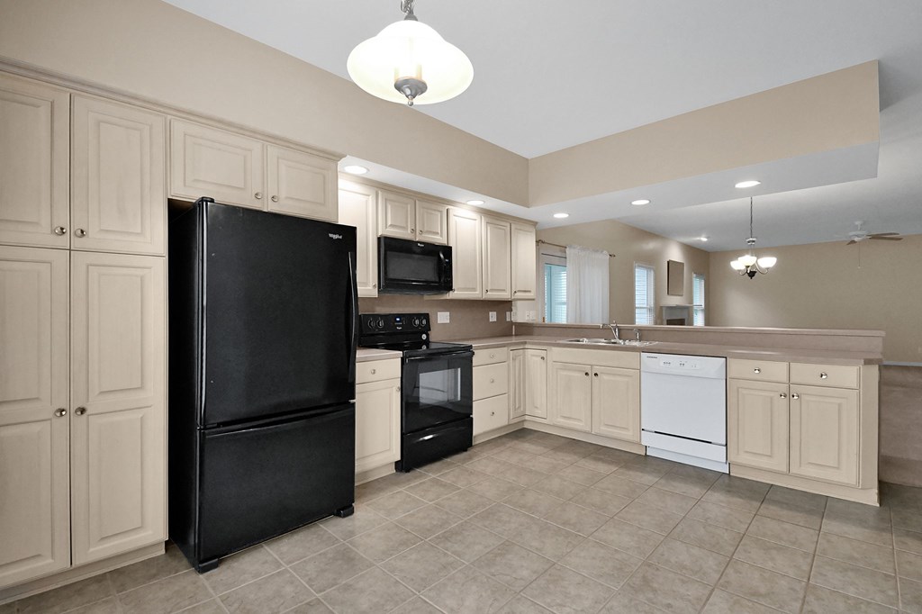 102 Roth Court, Bellevue, Ohio 44811, 3 Bedrooms Bedrooms, ,2 BathroomsBathrooms,Residential,For Sale,Roth Court,9072924