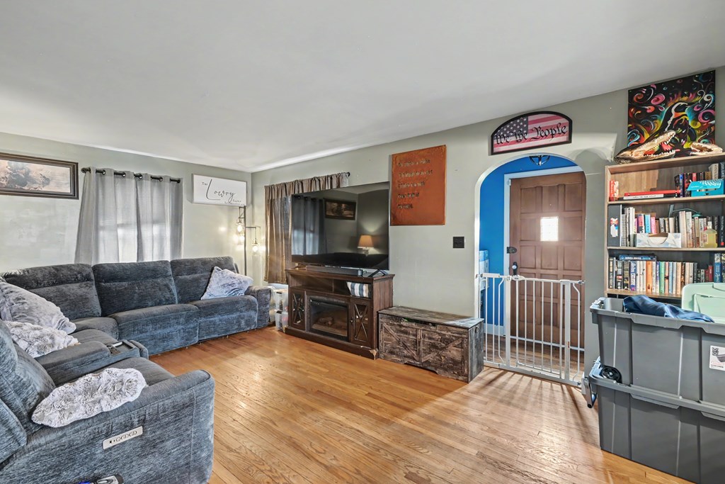 964 S Thoman Street, Crestline, Ohio 44827, 3 Bedrooms Bedrooms, ,2 BathroomsBathrooms,Residential,For Sale,Thoman Street,9072926