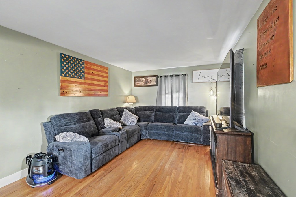 964 S Thoman Street, Crestline, Ohio 44827, 3 Bedrooms Bedrooms, ,2 BathroomsBathrooms,Residential,For Sale,Thoman Street,9072926