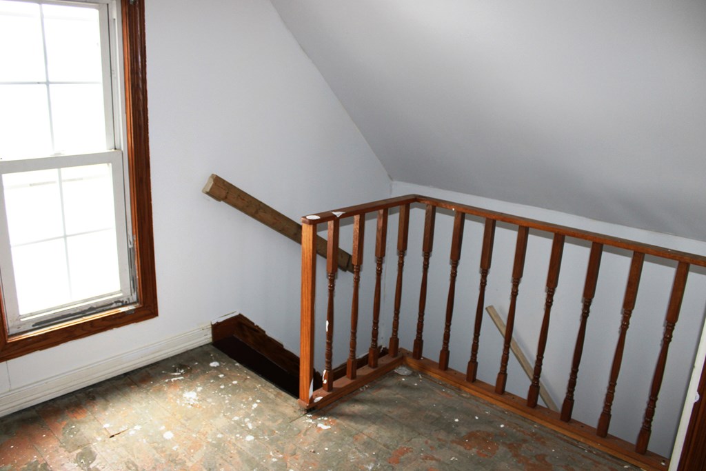 410 E 9th Street, Ashland, Ohio 44805, 2 Bedrooms Bedrooms, ,1 BathroomBathrooms,Residential,For Sale,9th Street,9072979