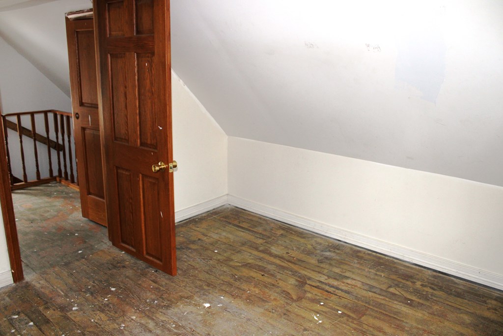 410 E 9th Street, Ashland, Ohio 44805, 2 Bedrooms Bedrooms, ,1 BathroomBathrooms,Residential,For Sale,9th Street,9072979