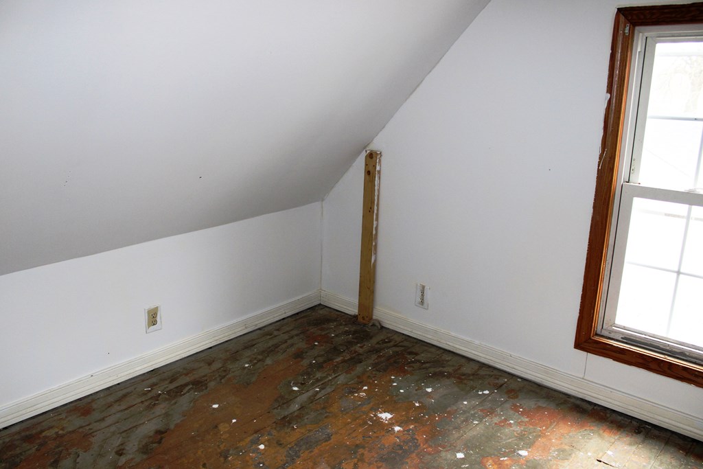 410 E 9th Street, Ashland, Ohio 44805, 2 Bedrooms Bedrooms, ,1 BathroomBathrooms,Residential,For Sale,9th Street,9072979